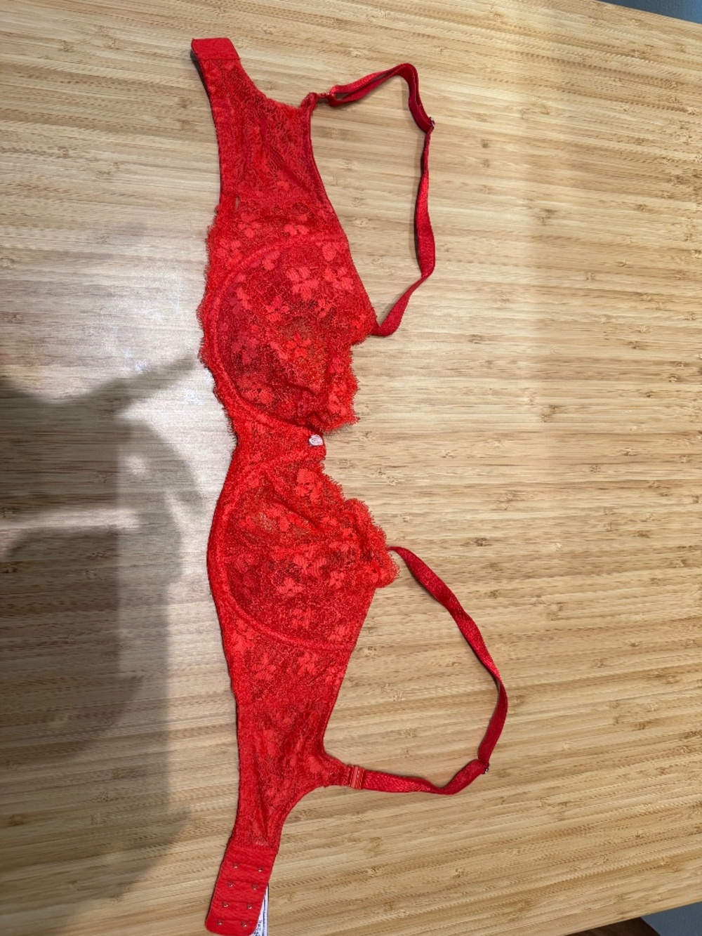 Victoria’s Secret lace bra